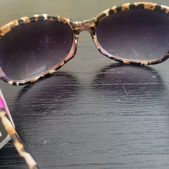 Foster Grant sunglasses - Picture 3 of 5